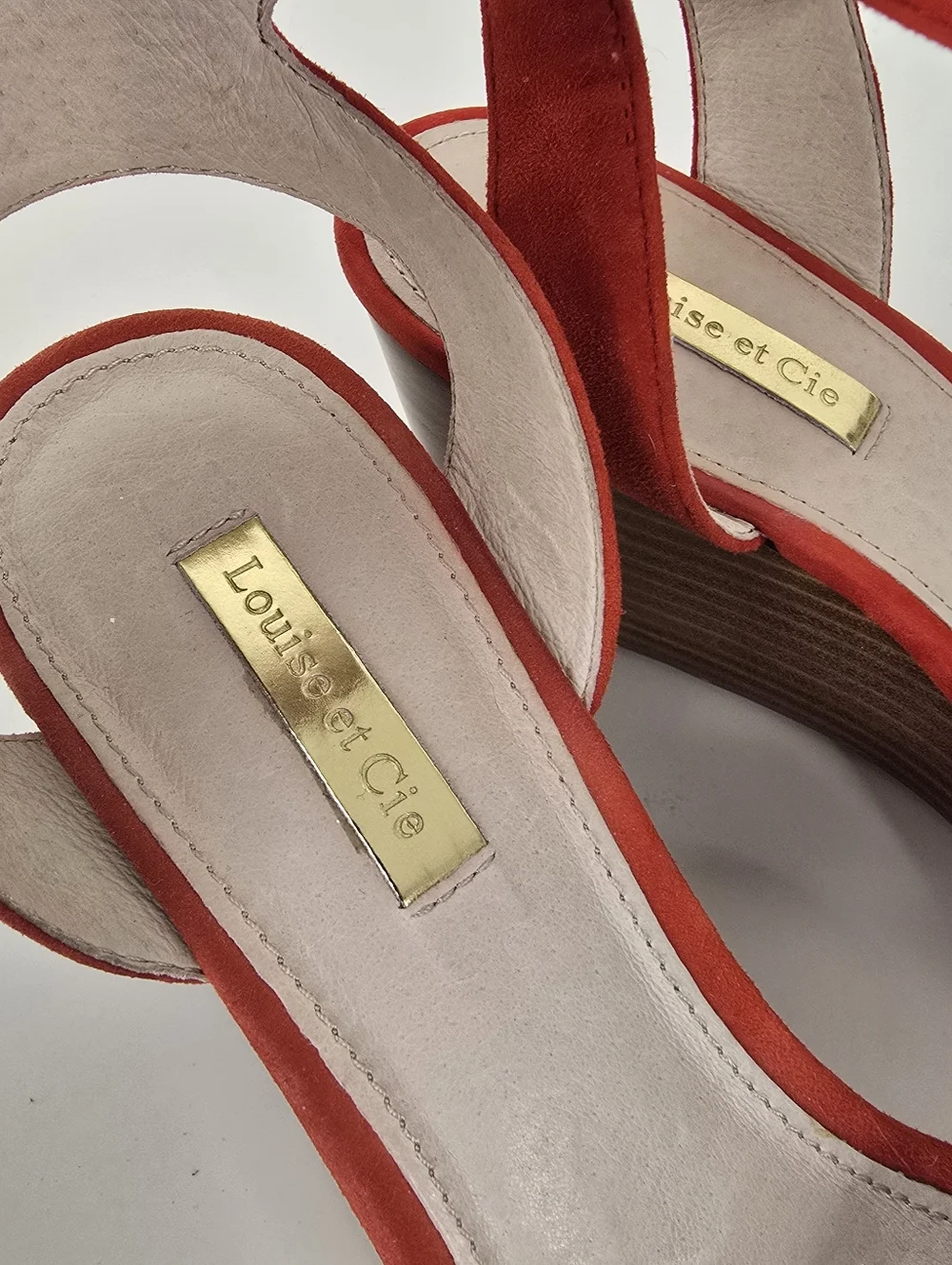 Louise et Cie Red Suede Open Toe Ankle Strap Wedge Sandal 8M Summer Date Night